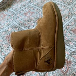 Size 8 1/2 beige air walk boots worn twice